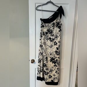 Abercrombie & Fitch Black and White Tropical print dress